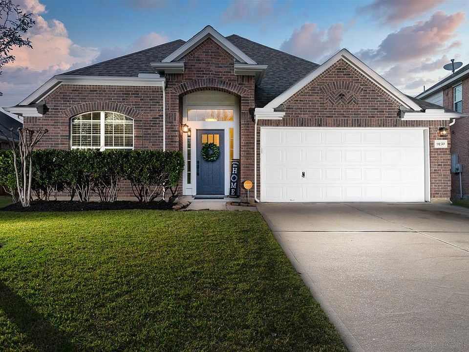 Delightful single story located in the popular Gleannloch Farms subdivision.