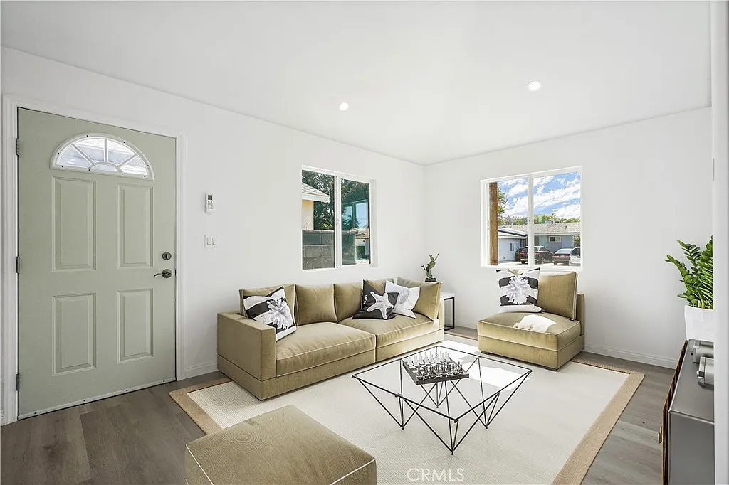 1 bed, 450 sqft, $1,899 — Photo 1