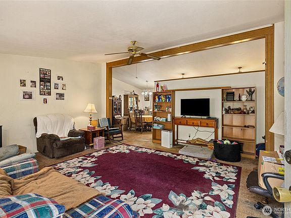 3rd image of 522 Madison Ave