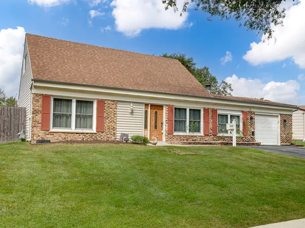 8196 Dartmouth Ln, Hanover Park, IL 60133