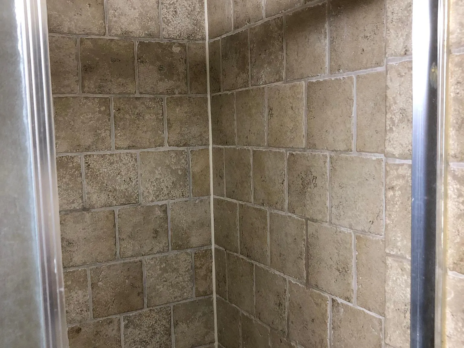 4 bed, 1165 sqft, $2,570 — Photo 4