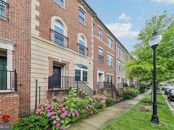 3rd image of 355 Parkview Ave