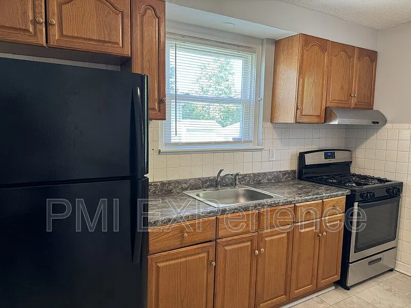 2 bed, 1.0 bath, 972 sqft, $2,000 — Photo 4