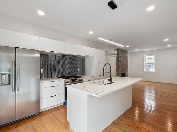 3rd image of 1238 Butterfield Way