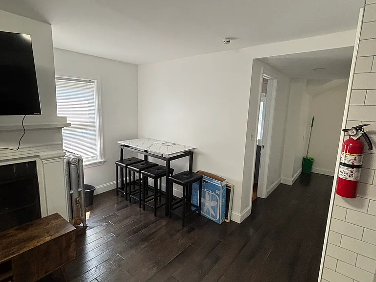 26 Brewer St #2 — Photo 5