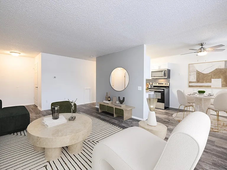 Parkway Manor Apartment Homes — Photo 9