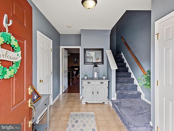 5th image of 73 Narragansett Ln