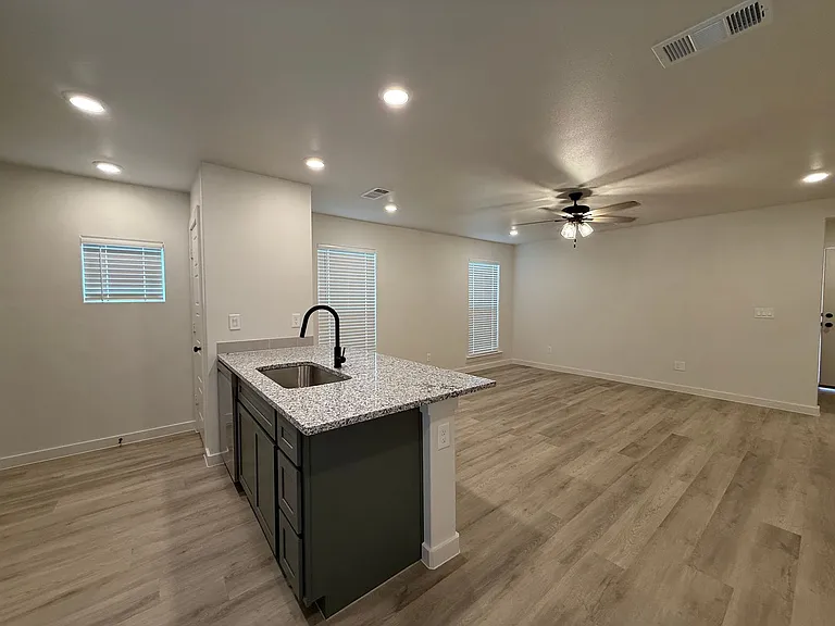 5526 Rice St — Photo 3