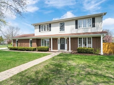 2350 E White Oak St, Mount Prospect, IL, 60056
