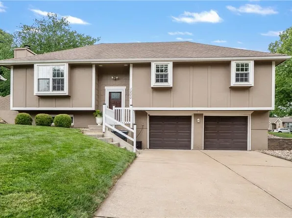1200 SW Madison St, Lees Summit, MO 64081