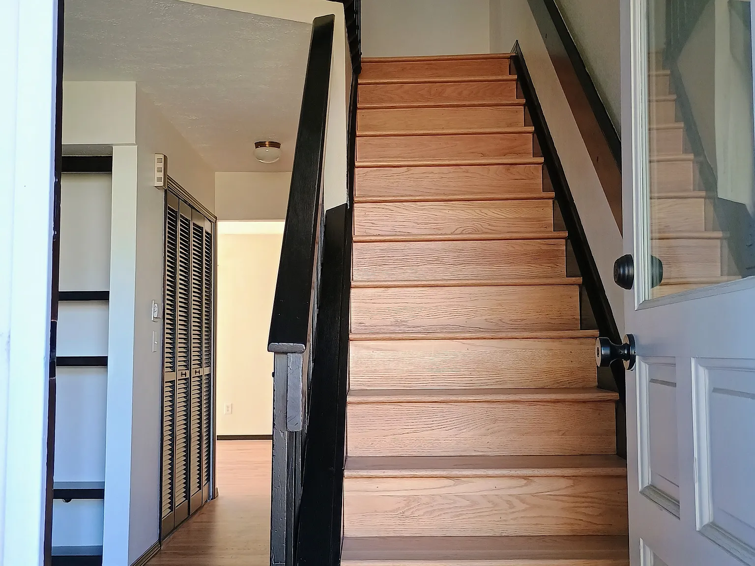 4 bed, 3.5 bath, 2574 sqft, $3,195 — Photo 2
