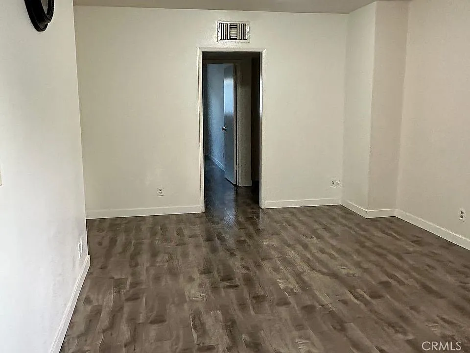 1 bed, 950 sqft, $1,800 — Photo 4