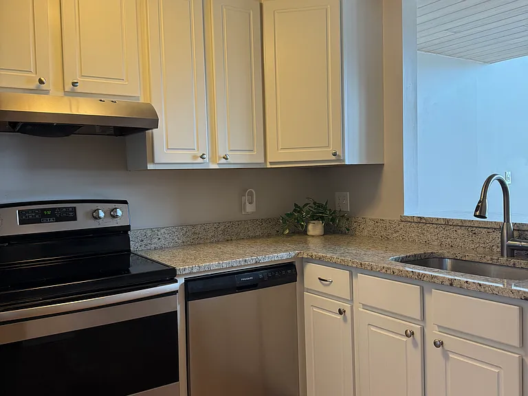 33 Maplewood Ave #111 — Photo 5