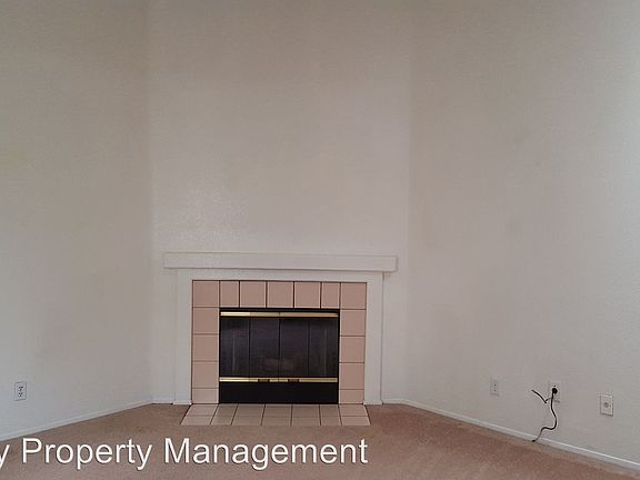 3rd image of 4128 Mississippi St APT 05