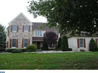 2 Woodland Dr, Cranbury, NJ 08512