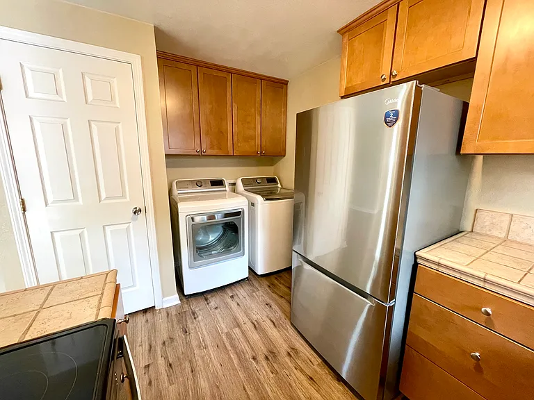 1409 E State St — Photo 6