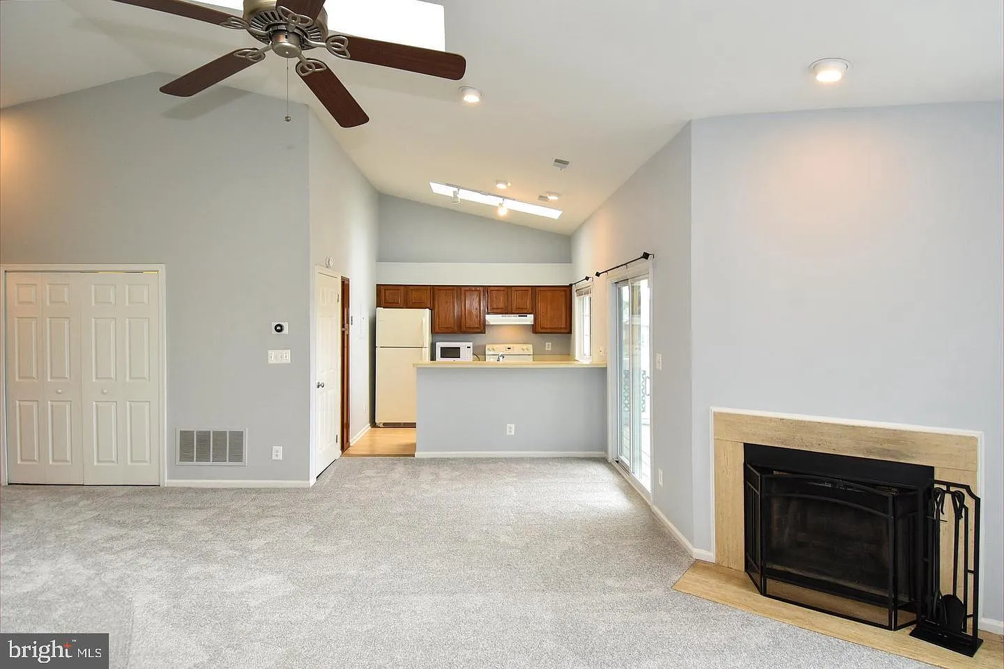 2 bed, 2.0 bath, 1135 sqft, $2,300 — Photo 4