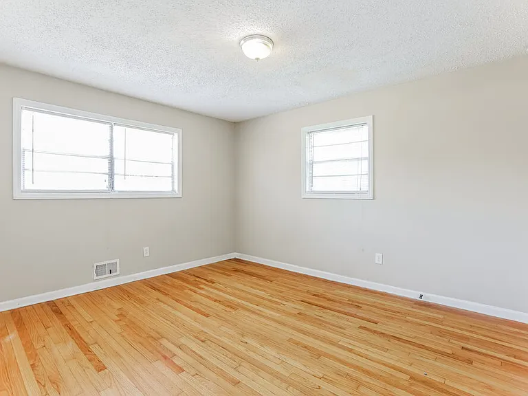 6570 Elsie St — Photo 10