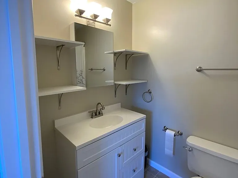 205 Zachary Ln — Photo 8