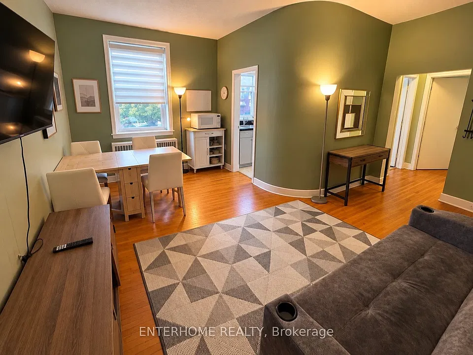51 Queen St E #5