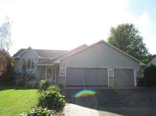 2215 Ide Ct N, Maplewood, MN 55109