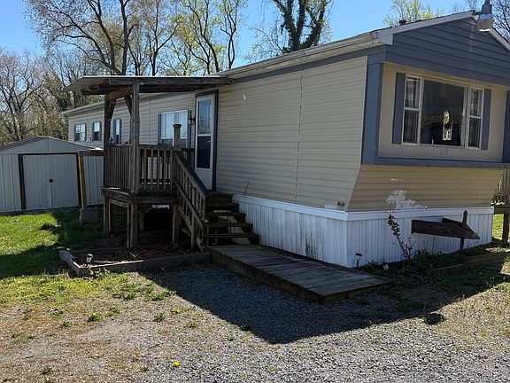 2nd image of 13704 Main St