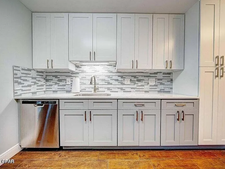 350 Greenwood Cir — Photo 14