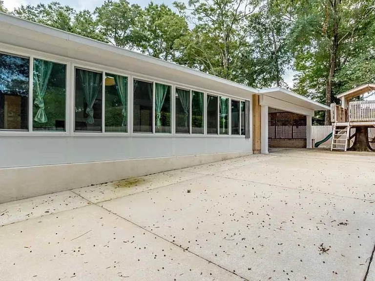121 Spring Dr — Photo 25