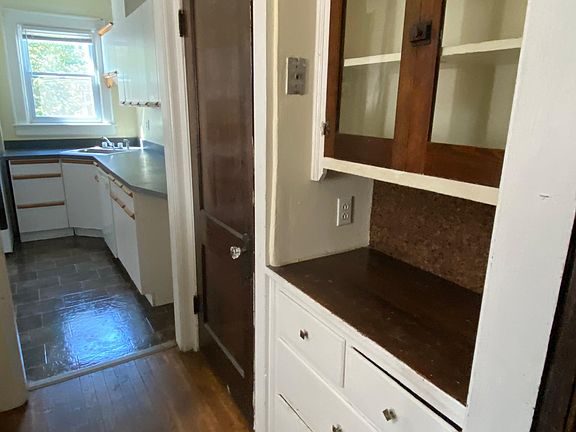 3rd image of 411 E 15th Ave