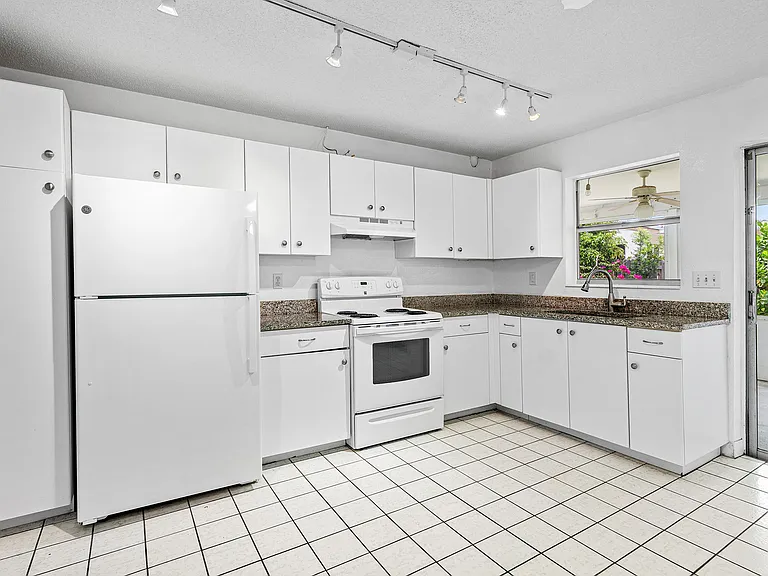11 Sailfish Ln — Photo 9