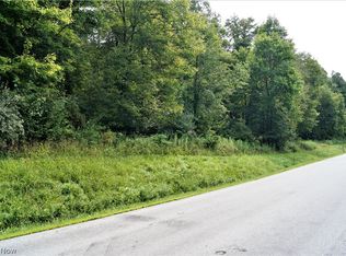 Morges Dr SE, Waynesburg, OH 44688