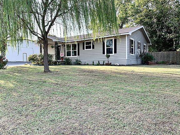 Corner lot, big trees!