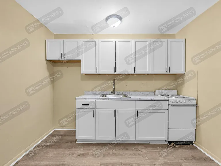 16705 Greenfield Rd #6 — Photo 8