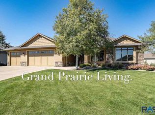 408 E 77th St, Sioux Falls, SD 57108