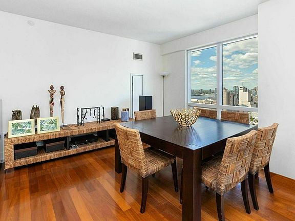 3rd image of 350 W 42nd St APT 39D