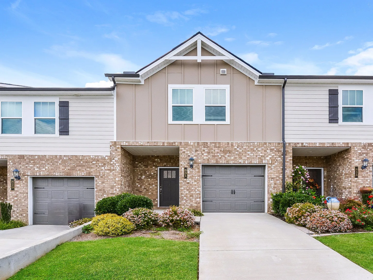 3 bed, 2.5 bath, 1601 sqft, $1,880 — Photo 1