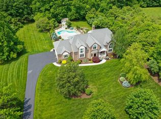 32 Beacon Hill Dr, Chester, NJ 07930