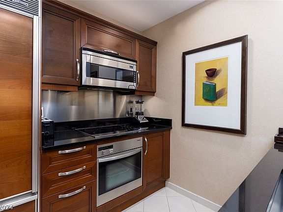 4th image of 135 Harmon Ave #2201