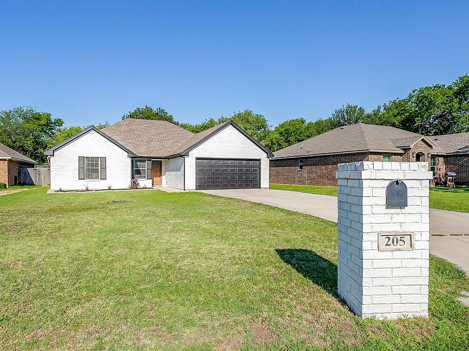 1st image of 205 Shady Ln