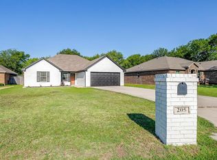 205 Shady Ln, Azle, TX 76020