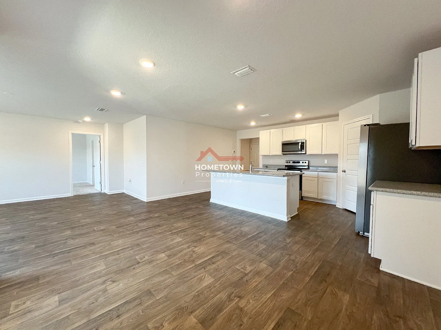 4 bed, 2.0 bath, 1787 sqft, $2,100 — Photo 3