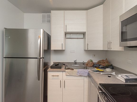 4th image of 2626 N Lakeview Ave APT 902