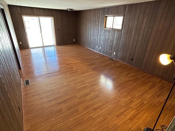 5th image of 114 E Maple Ave