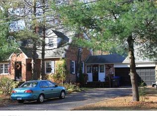 29 Douglas St, Bloomfield, CT 06002