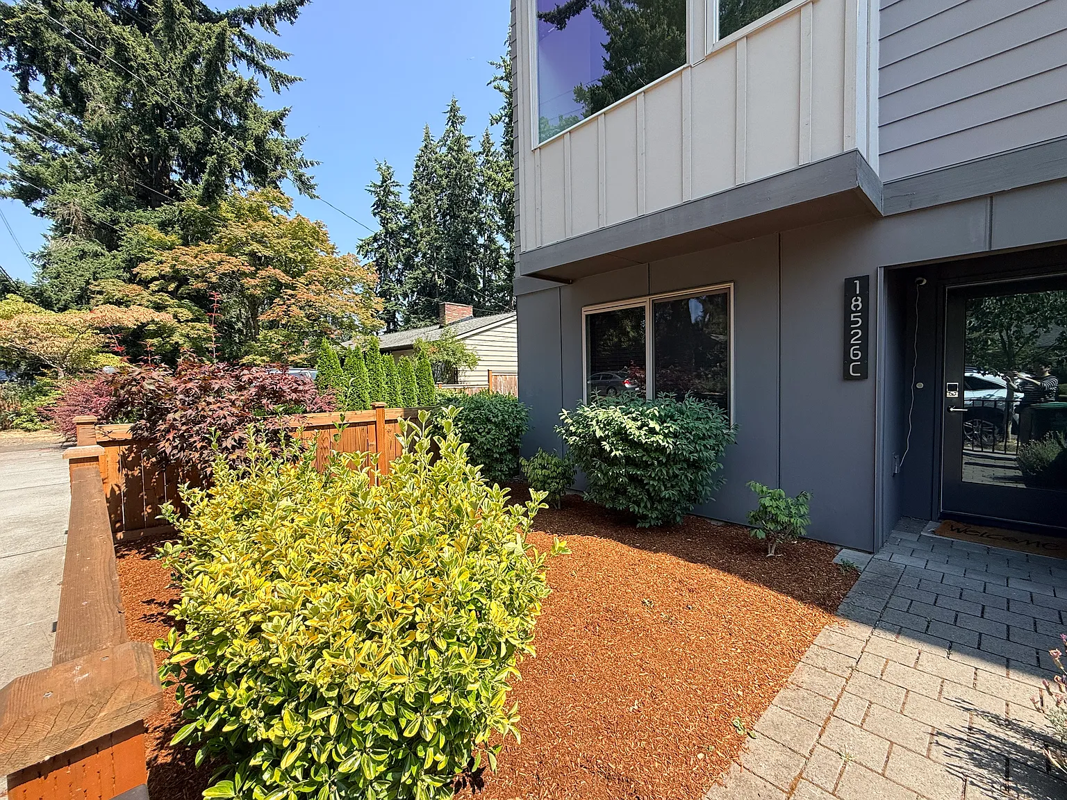 3 bed, 3.5 bath, 1748 sqft, $3,700 — Photo 2