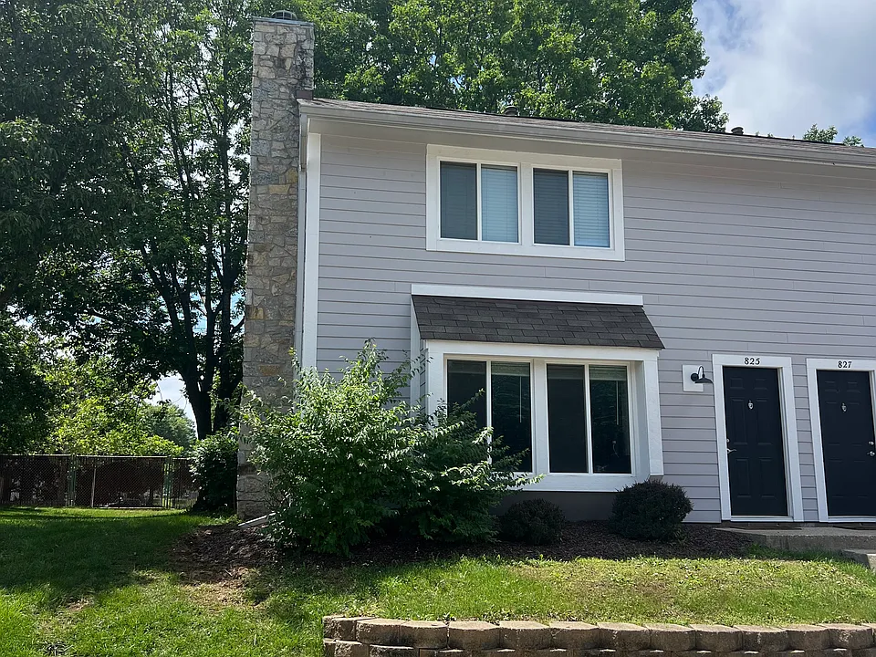 825 Woodbridge Dr