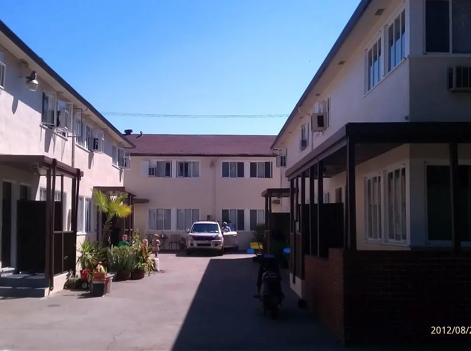 1000 V St