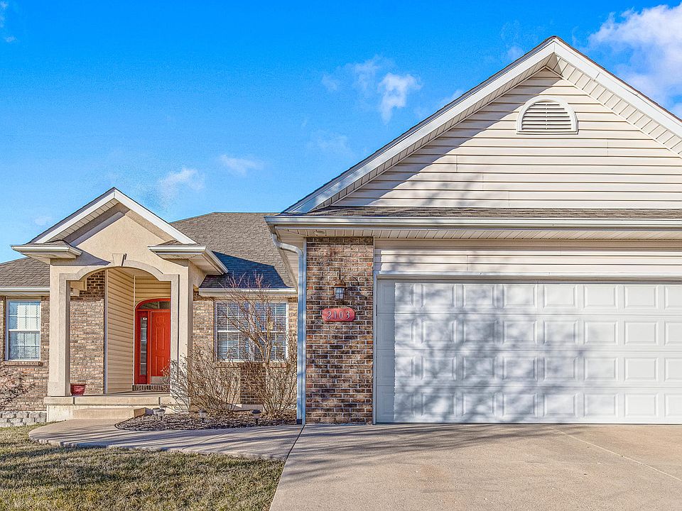 2nd image of 2103 Dickinson Ct
