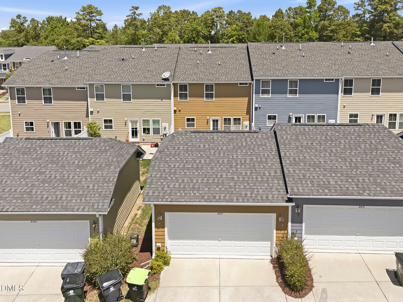 3 bed, 2.5 bath, 1756 sqft, $2,095 — Photo 2