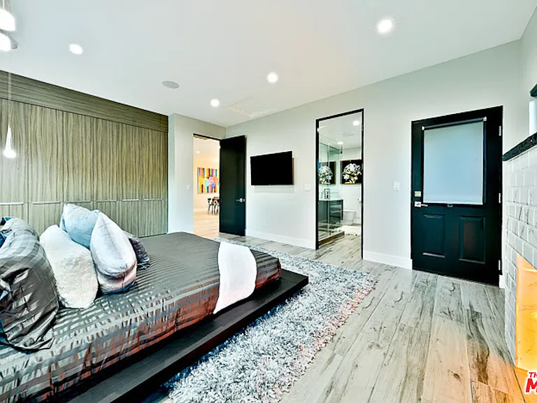 1741 Stearns Dr — Photo 16